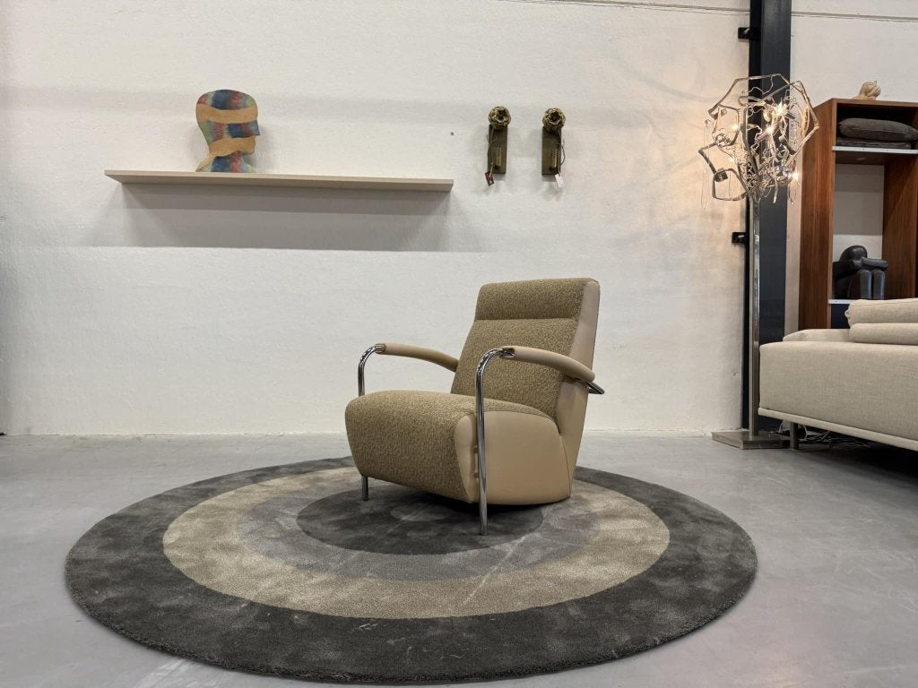 Nieuw Leolux Scylla firm Hoog stof leer zand fauteuil design, Leolux, Info@leolux.nl, Nieuw, 75 tot 100 cm