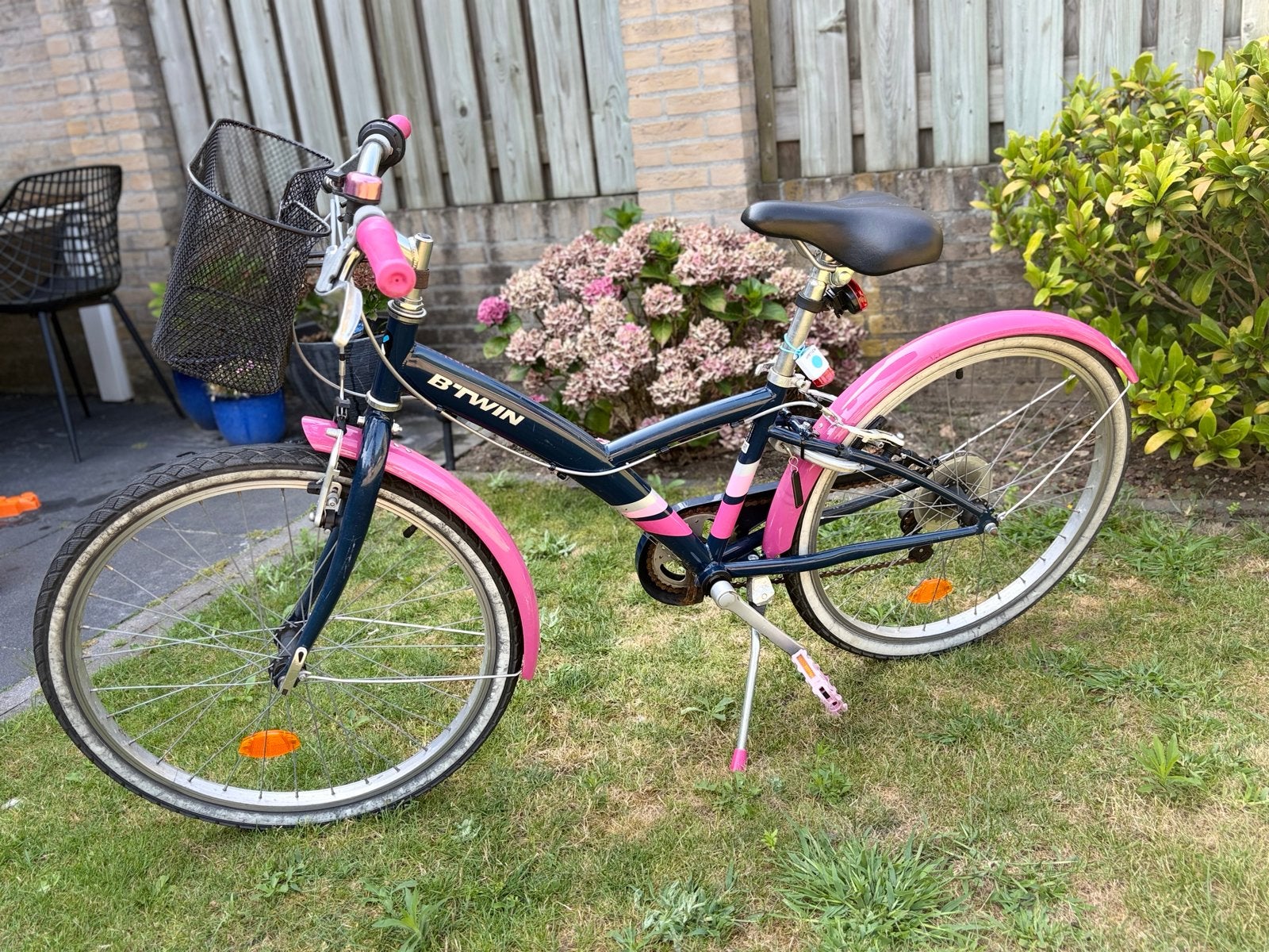 B'Twin kinderfiets 24 inch - Blauw/Roze, Ophalen, Gebruikt, Velgrem, 20 inch of meer