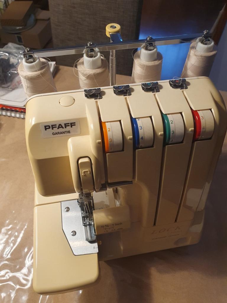 Pfaff lock 730DA lockmachine, compleet met opbergtas en boek, Hobby en Vrije tijd, Ophalen, Gebruikt, Lockmachine, Pfaff