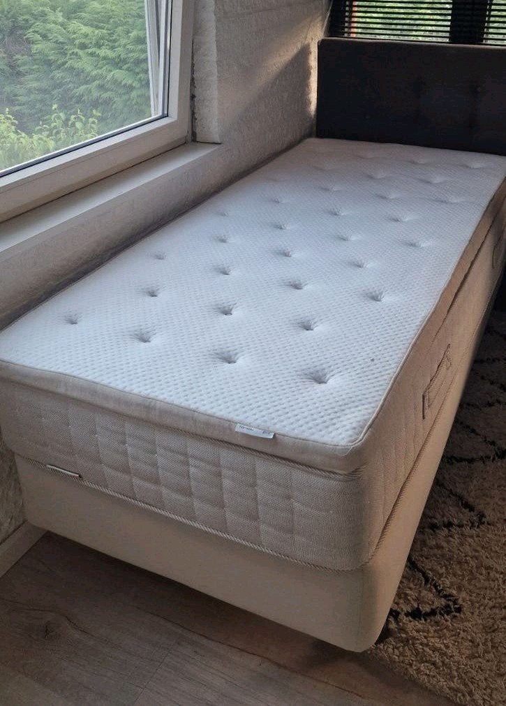 IKEA Hesseng/Tistedal boxspring 90x200 cm - Nieuwstaat, Ophalen, 90 cm, Eenpersoons, Zo goed als nieuw