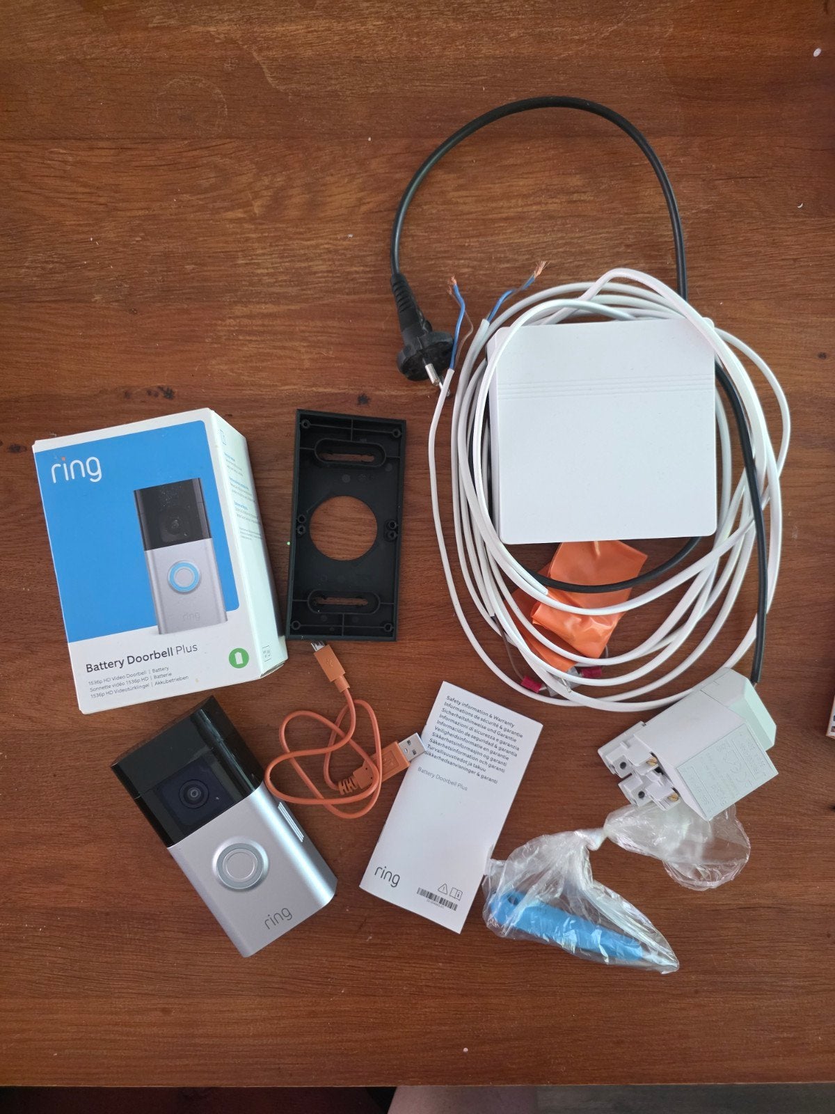 Ring Doorbell Plus met Chime/geluidbox, Ophalen of Verzenden, Bewegingsdetectiesensor, Zo goed als nieuw