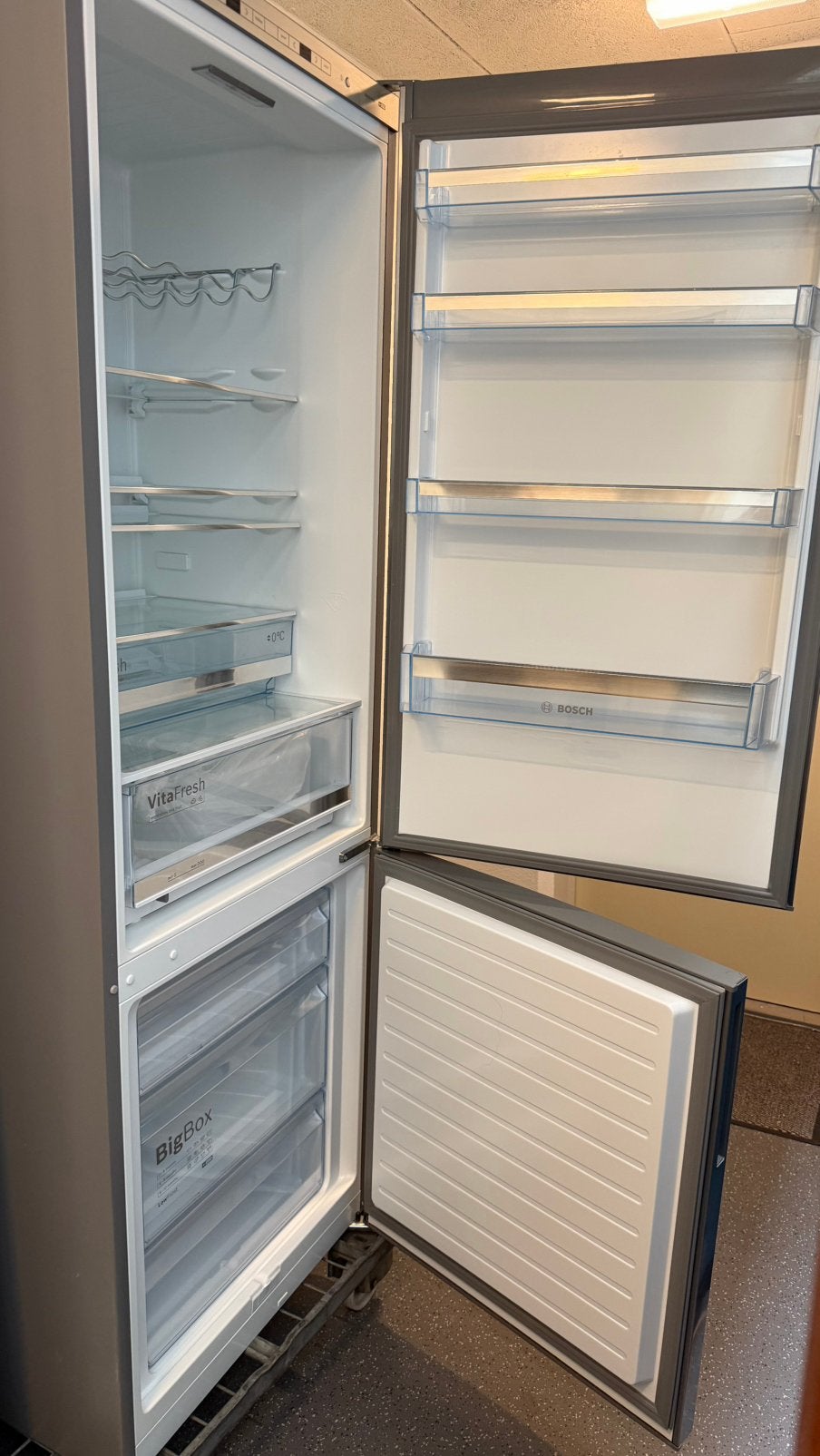 BOSCH KGE49AICA XXL, Gebruikt, 200 liter of meer, 60 cm of meer, Met aparte vriezer