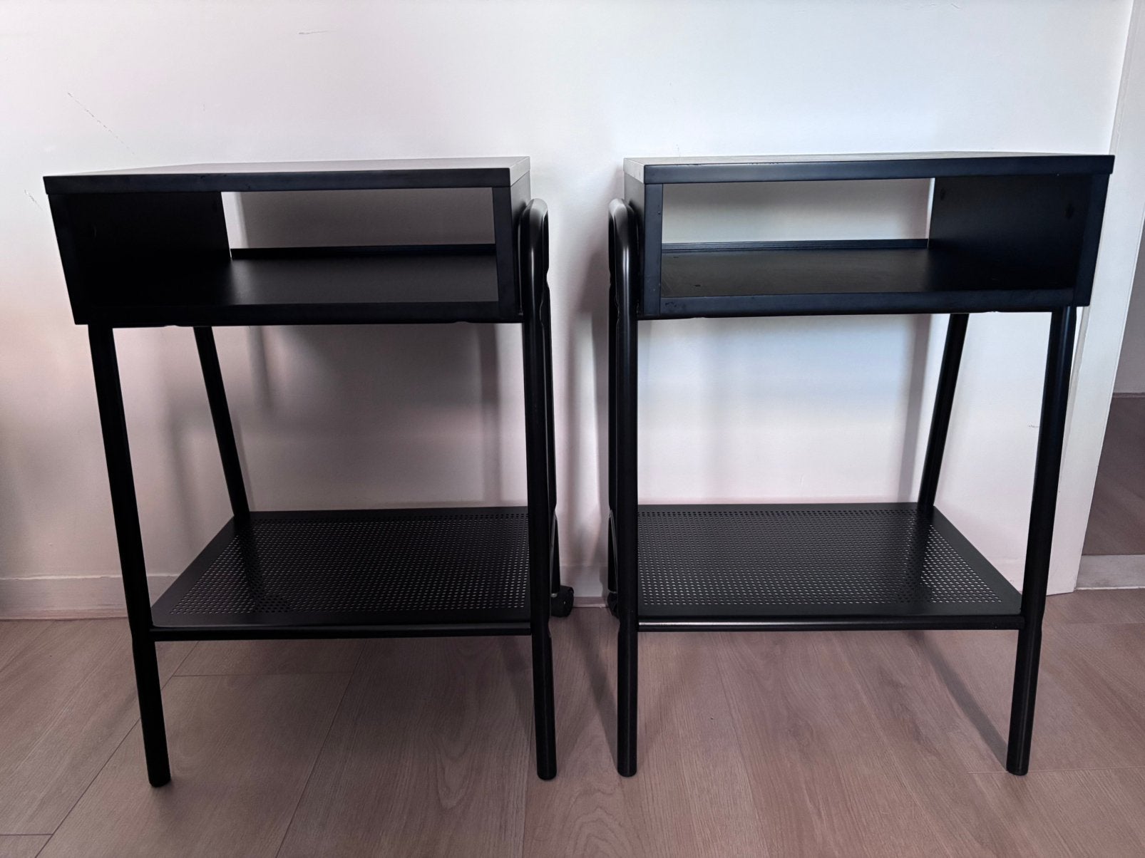 Nachtkastjes zwart modern/industrieel ikea, Ophalen of Verzenden, Zo goed als nieuw, Minder dan 45 cm, 55 tot 70 cm