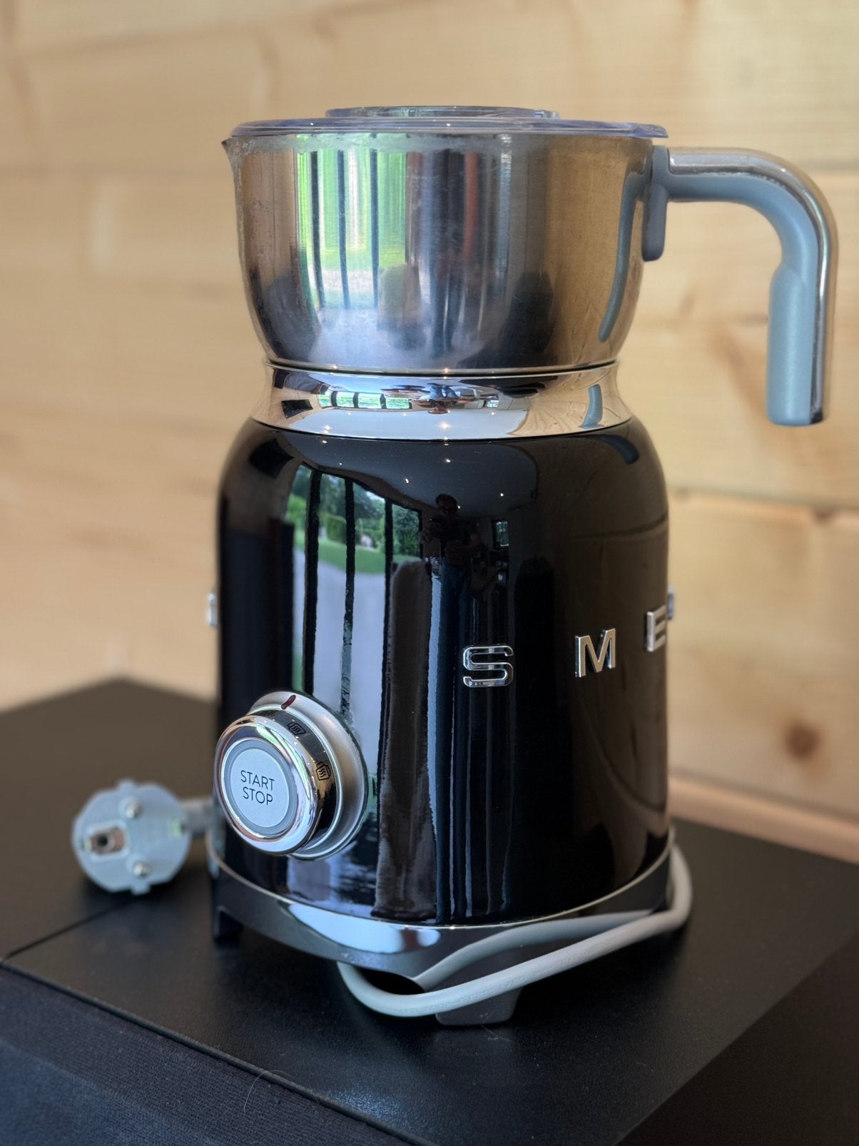 Smeg Melkopschuimer Zwart - Gebruikt, in goede staat, Witgoed en Apparatuur, Melkopschuimers, Ophalen of Verzenden, Gebruikt, Elektrische melkopschuimer