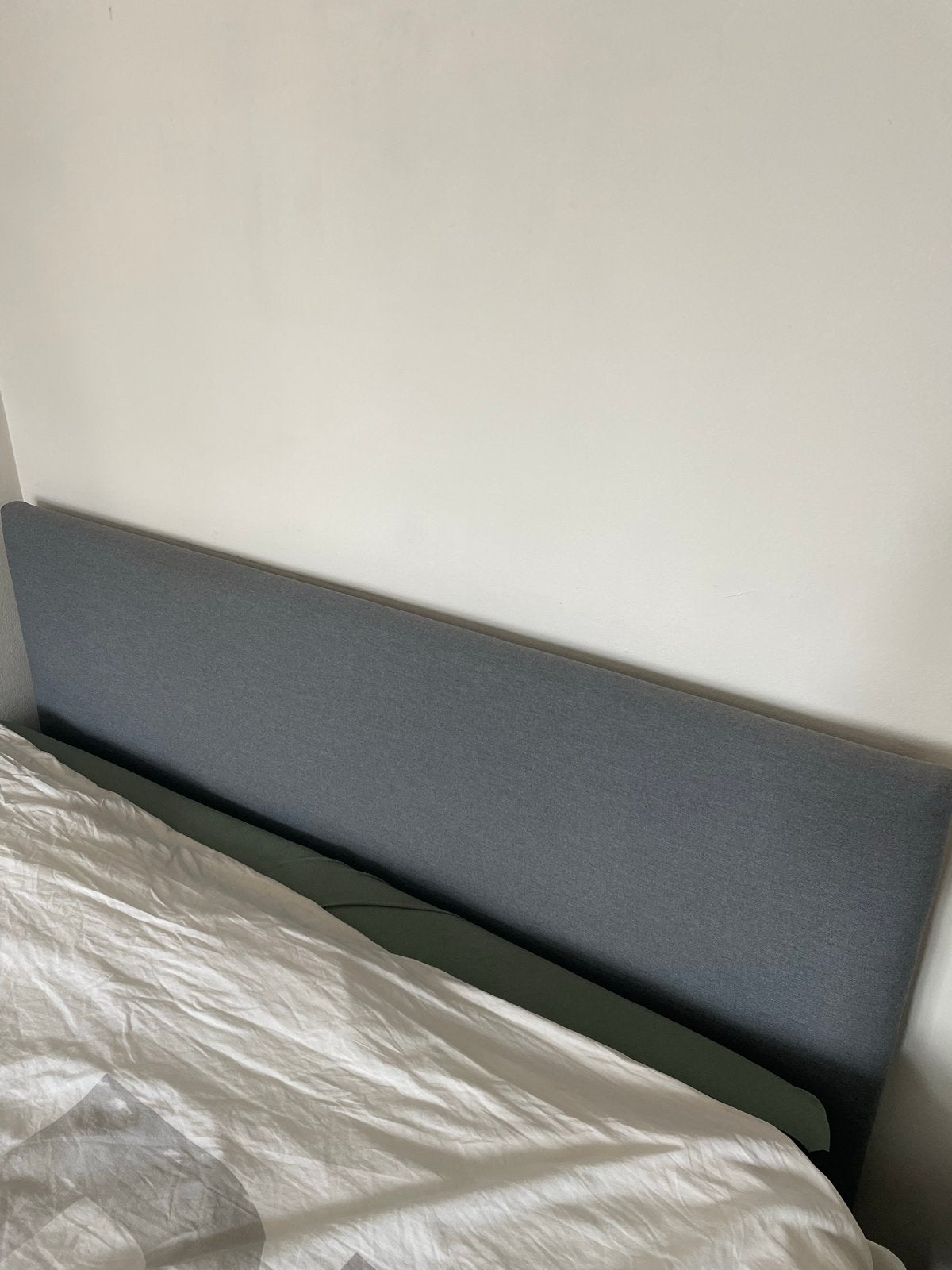 URGENT: Bed (140x200) met matras en topper - ALLEEN 09/06/26, Huis en Inrichting, Slaapkamer | Bedden, Ophalen, Gebruikt, Tweepersoons
