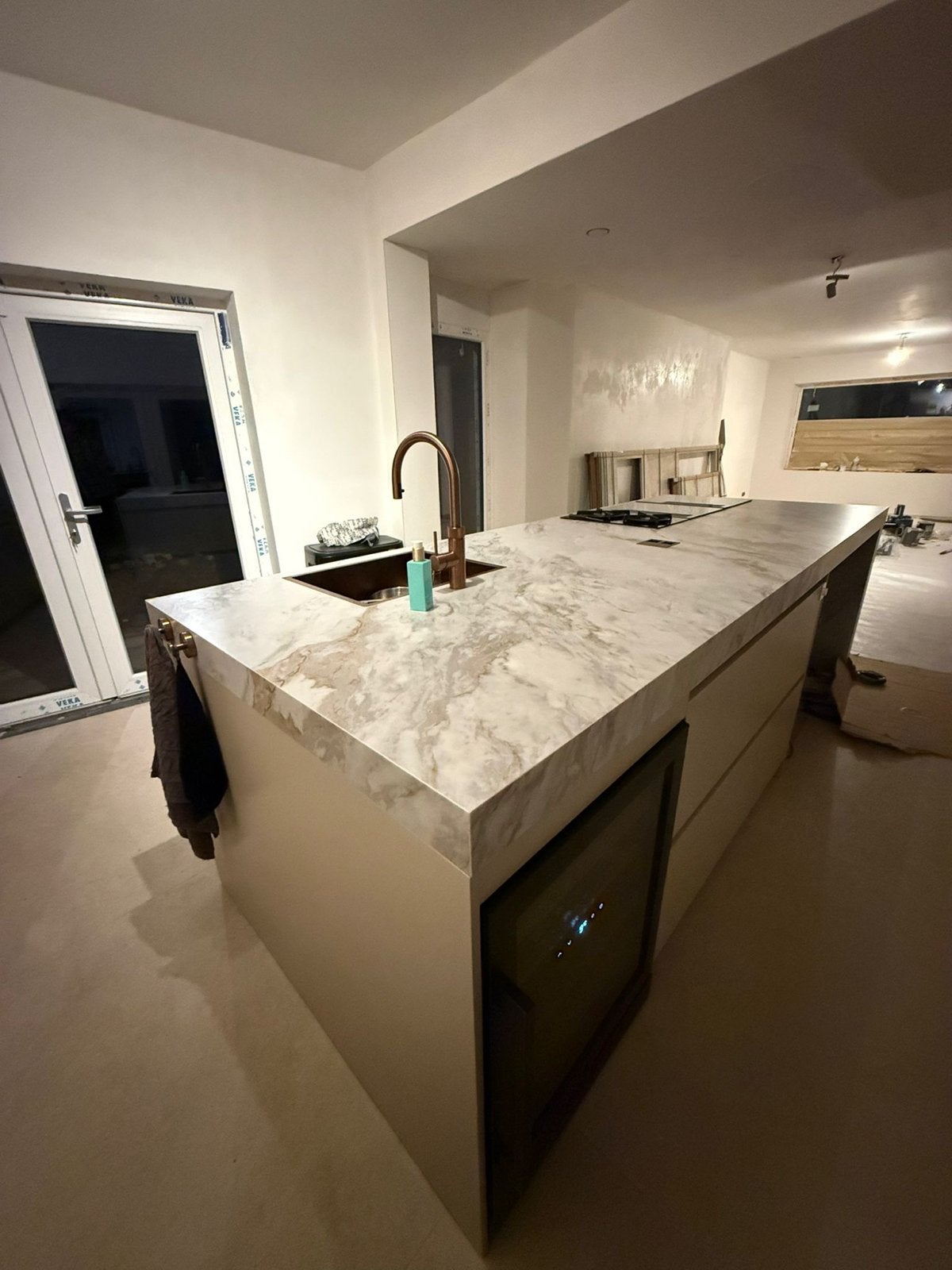 Keuken blad eiland Composiet massief marmerlook  Blad, Ophalen of Verzenden, Zo goed als nieuw, Crème, Minder dan 100 cm