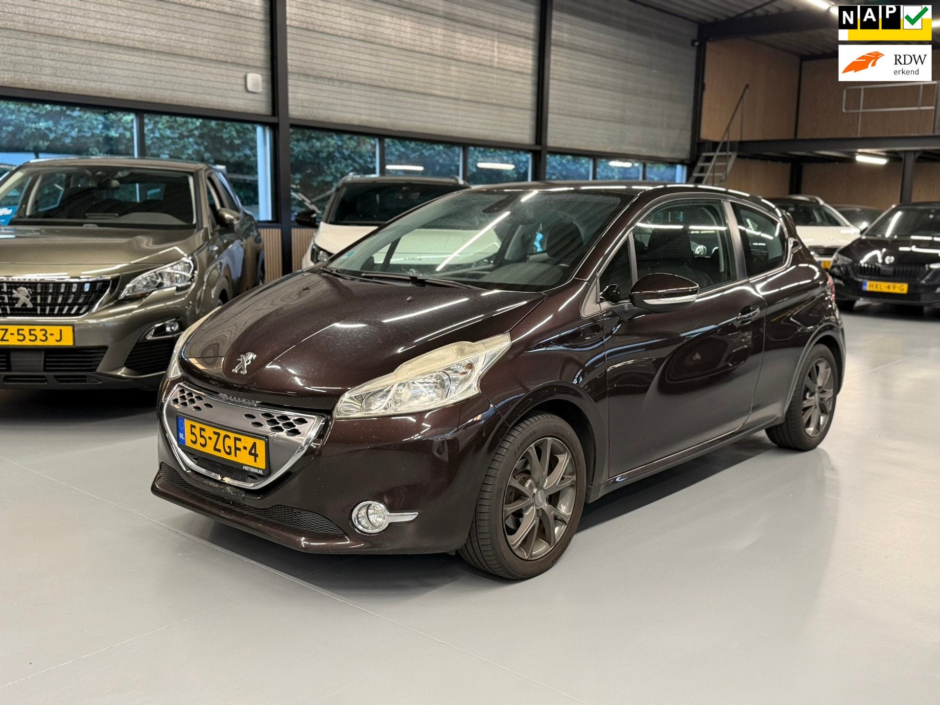 Peugeot 208 1.4 e-HDi Active Automaat, Auto's, Euro 5, 1398 cc, 4 cilinders, Bruin