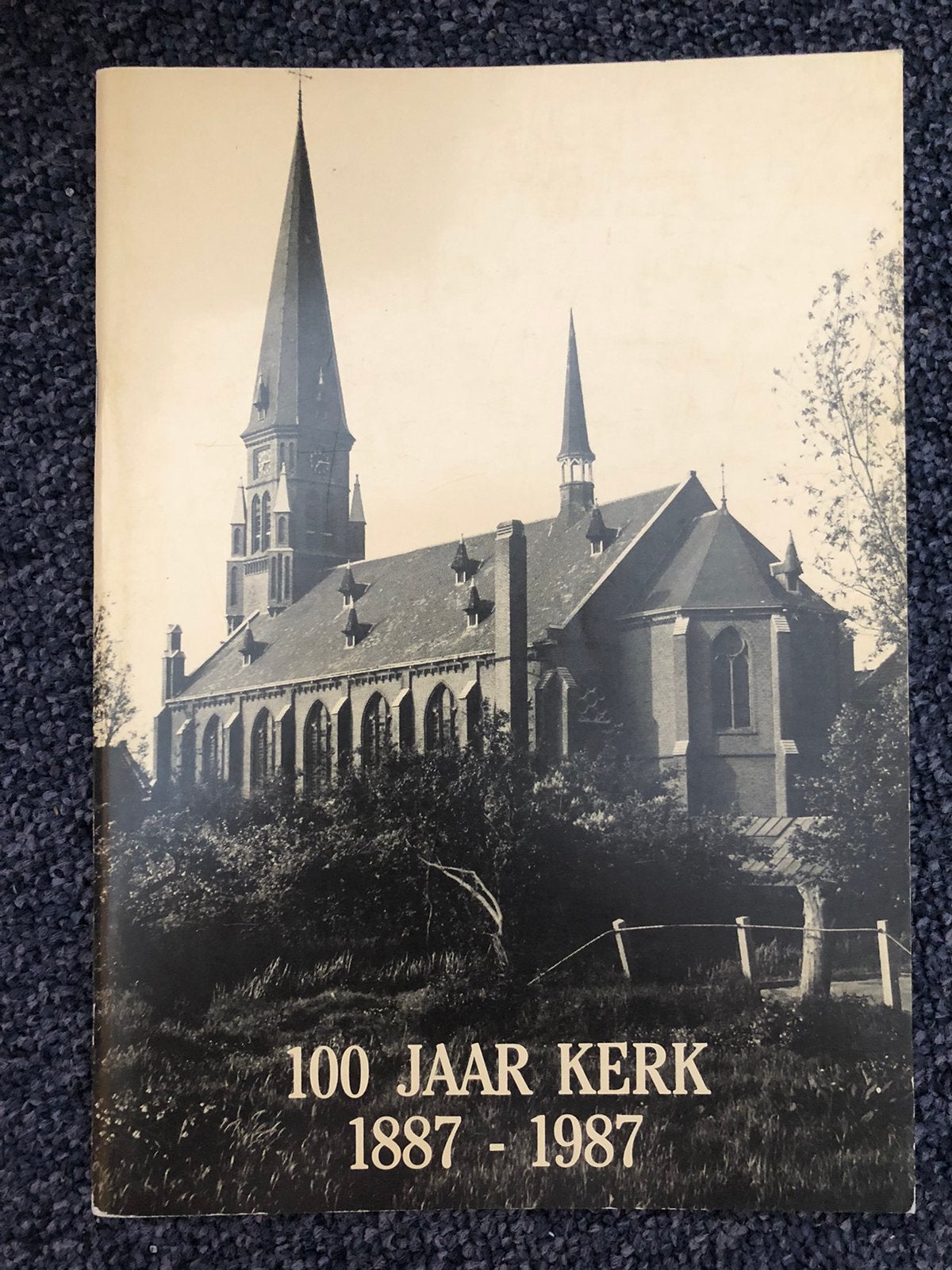 100 jaar RK kerk maasland, Boeken, Ophalen of Verzenden, Zo goed als nieuw