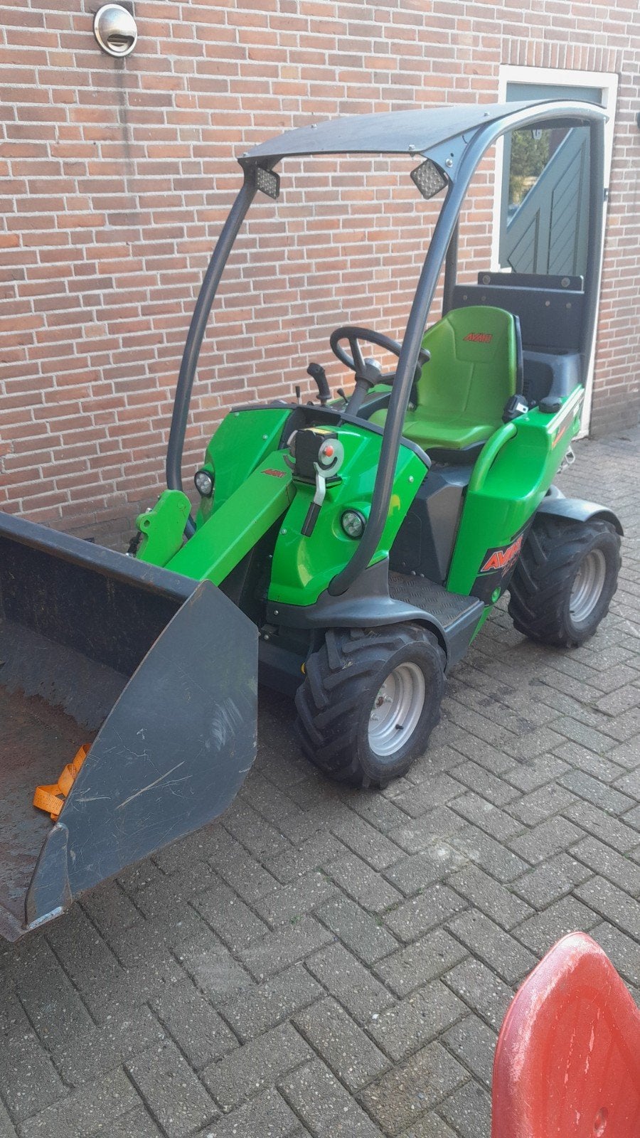 avant 225 mini shovel., Ophalen