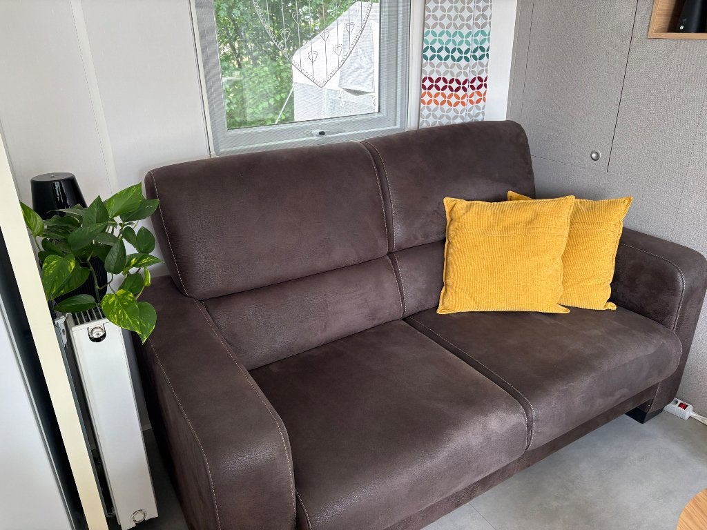 Twee zitsbankje, Huis en Inrichting, Ophalen, Gebruikt, Mooi strak bankje, 150 tot 200 cm