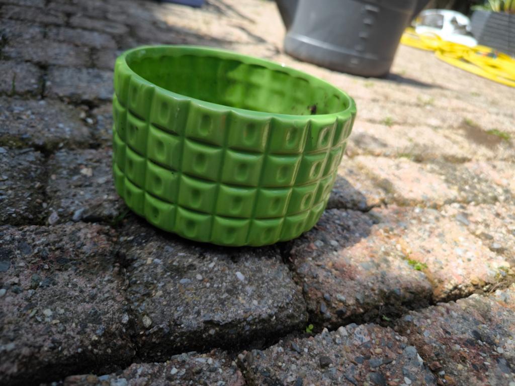 Groene bloempot met reliëf, Tuin en Terras, Bloempotten, Gebruikt, Rond, Ophalen of Verzenden, Balkon