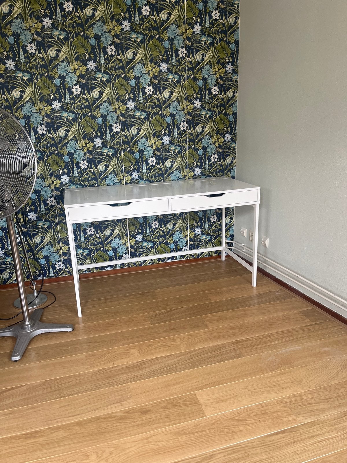 IKEA bureau met lades, eventueel bezorgd in Haarlem, Ophalen, Gebruikt, Met lades, IKEA