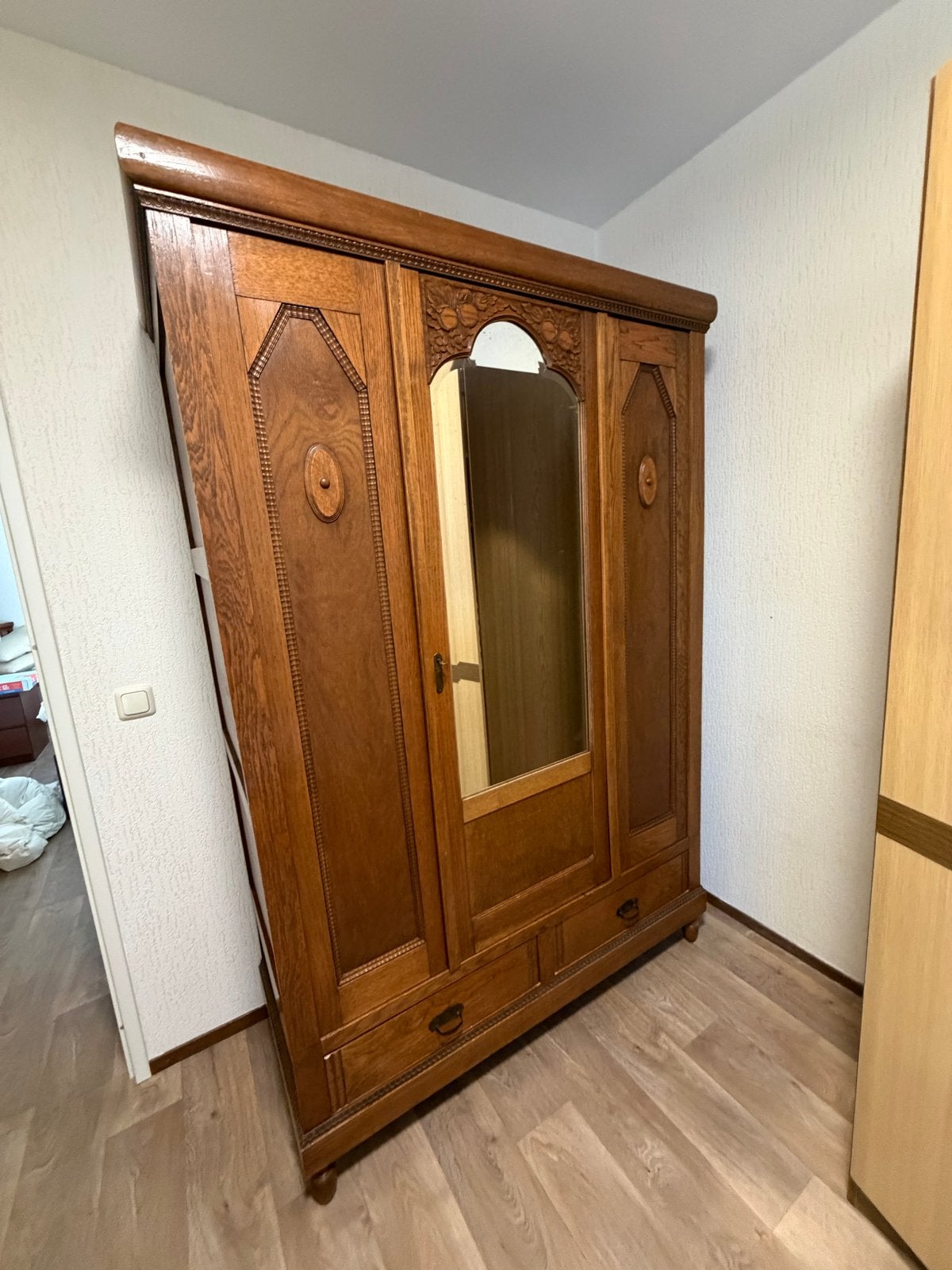 Antieke kasten: Kleerkast en Dressoir, Ophalen