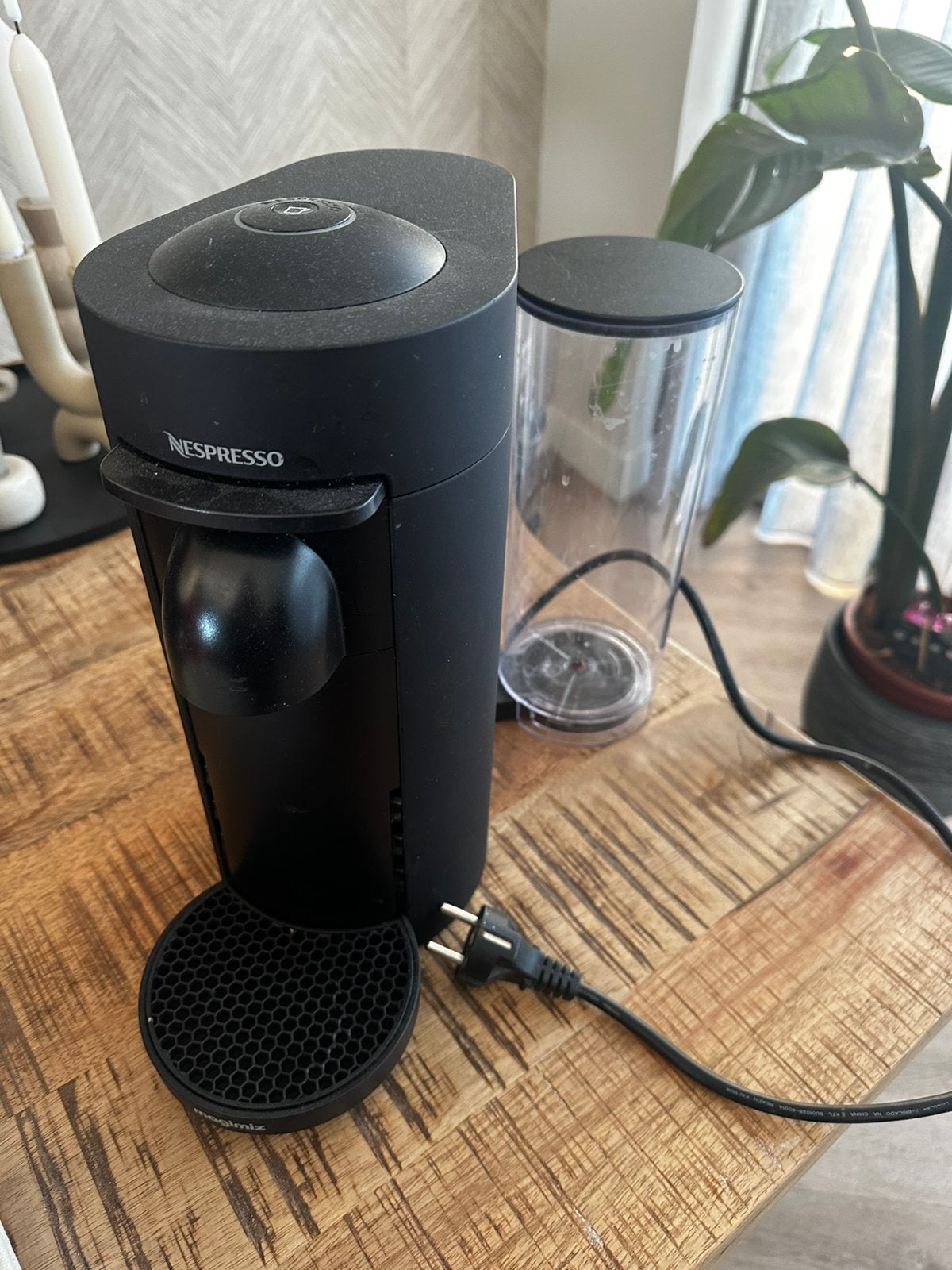 Nespresso vertuo, Witgoed en Apparatuur, Koffiezetapparaten, Ophalen, Zo goed als nieuw, Koffiemachine, Koffiepads en cups