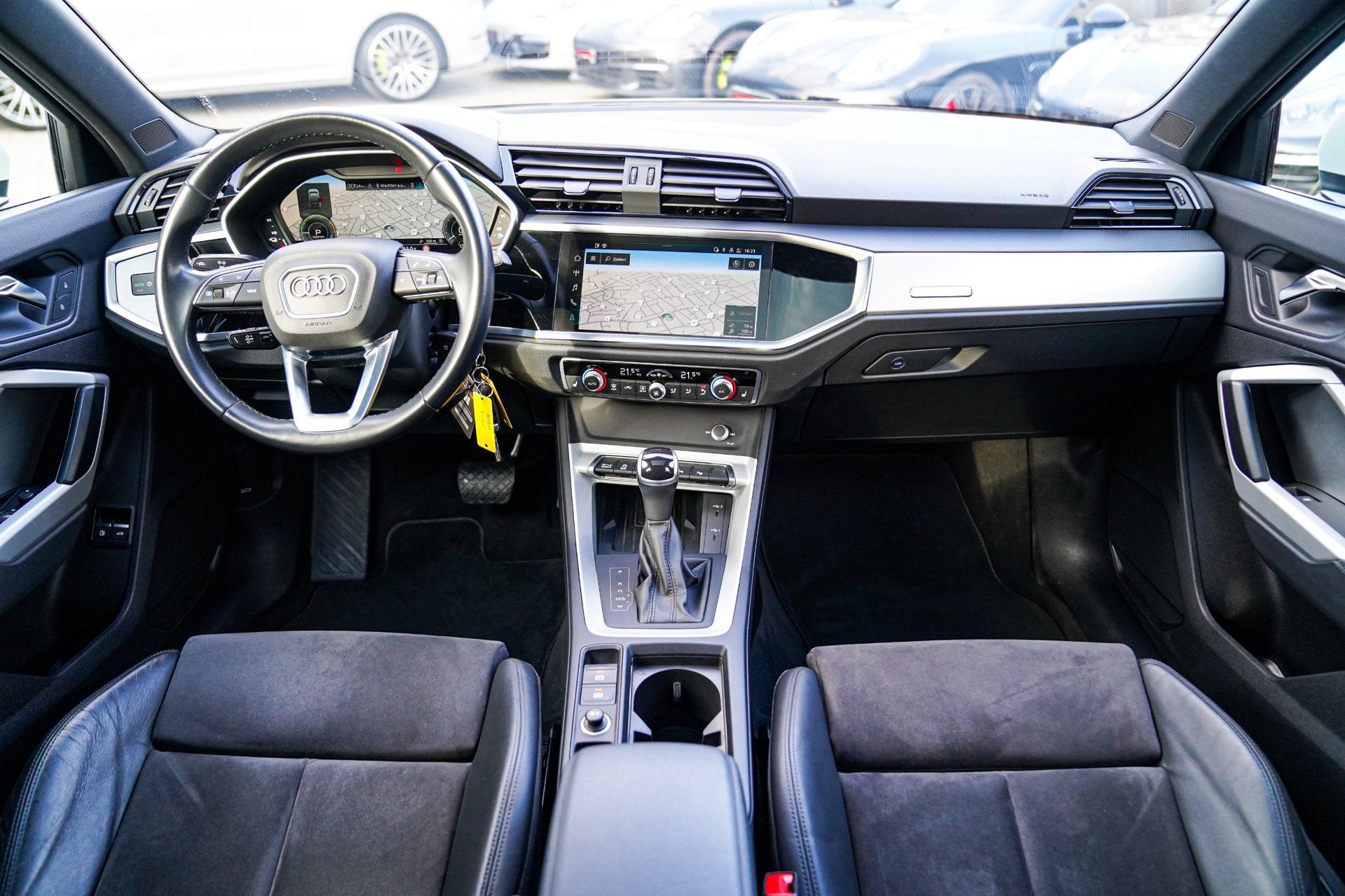 Audi Q3 Sportback 45 TFSI e S Edition | Panorama | Virtual |, Dealer onderhouden, Gebruikt, Zwart, Wit
