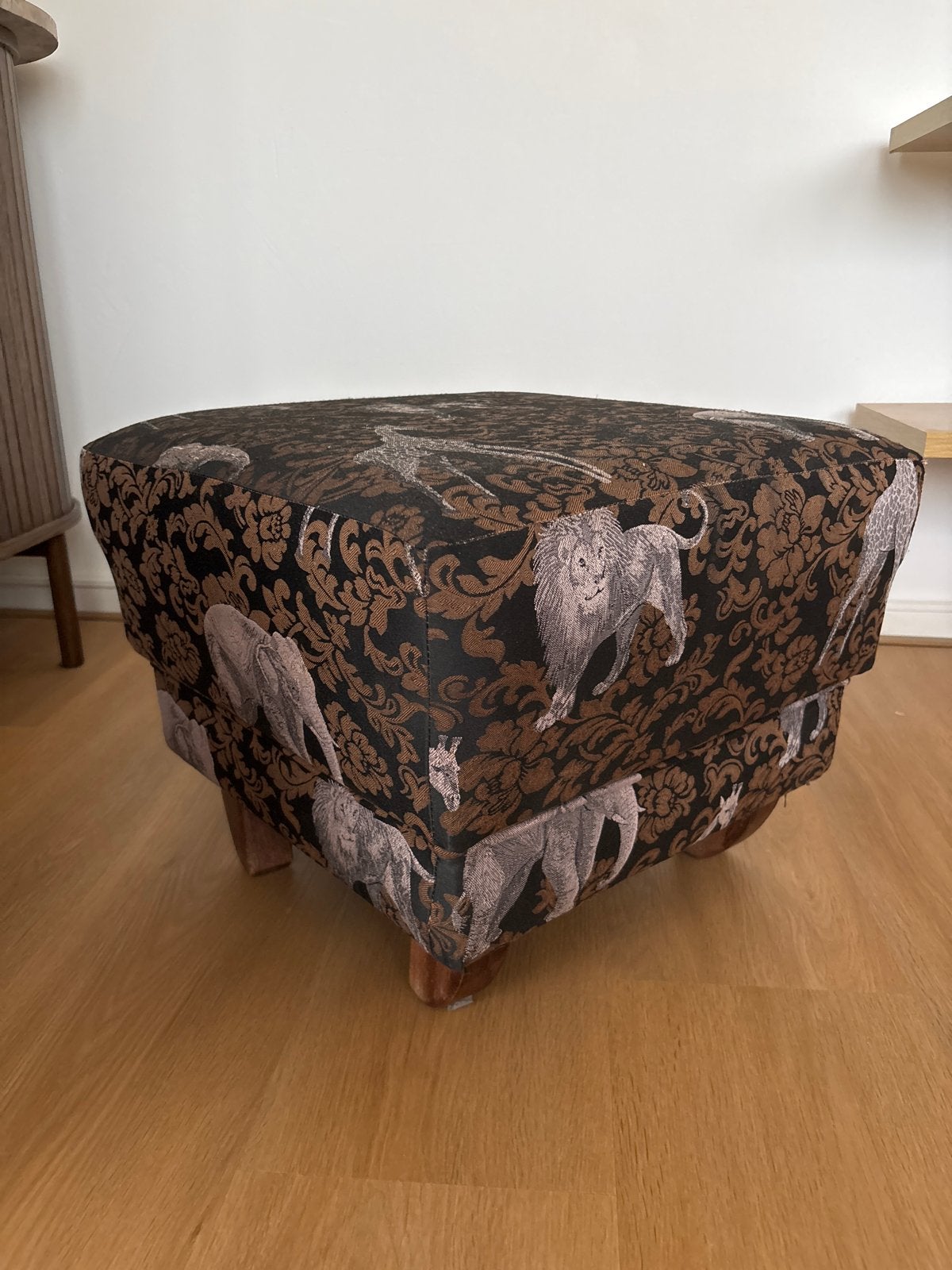 Poef met dierenprint - 40x50x50cm, Ophalen, Gebruikt, Vierkant, Stof