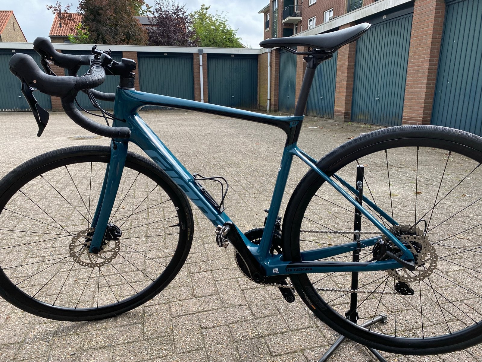 GIANT Defy Advanced 2 Carbon Racefiets - Deep Lake (M), Fietsen en Brommers, Ophalen, 28 inch, Gebruikt, Carbon