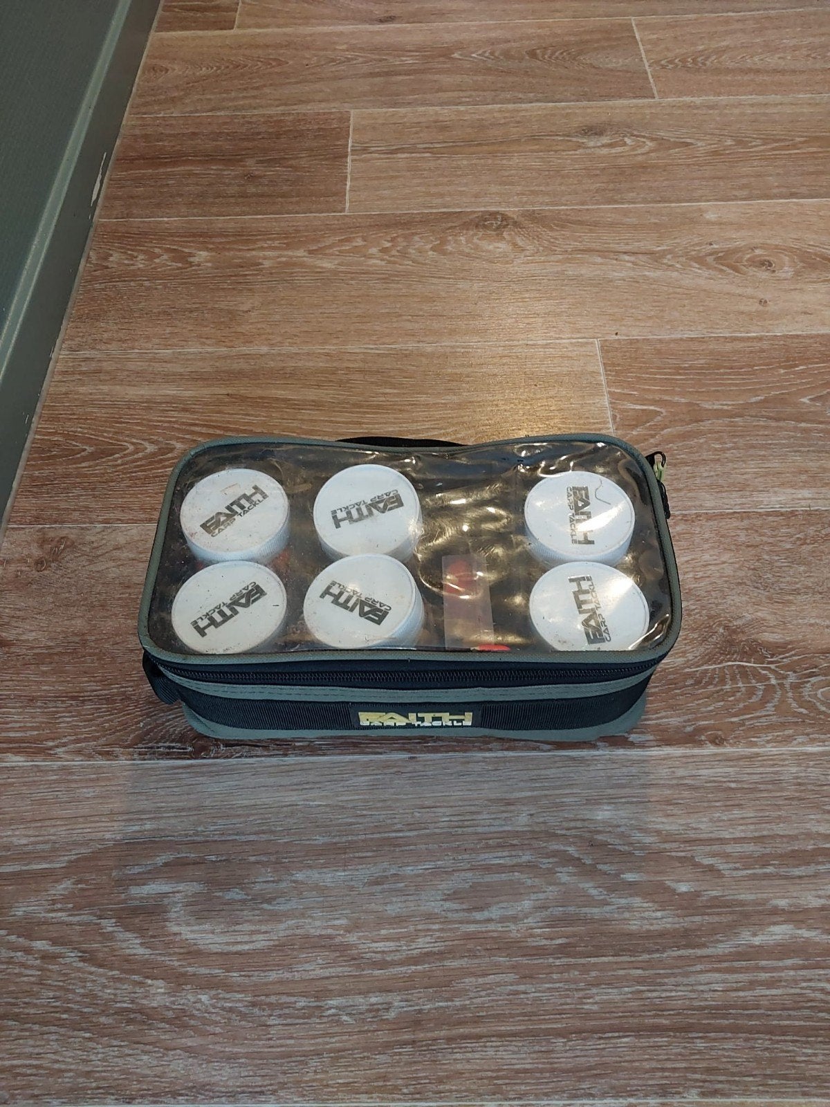 Karpervoer set met 6 potjes, dobber en tasje, Ophalen, Gebruikt, Overige typen