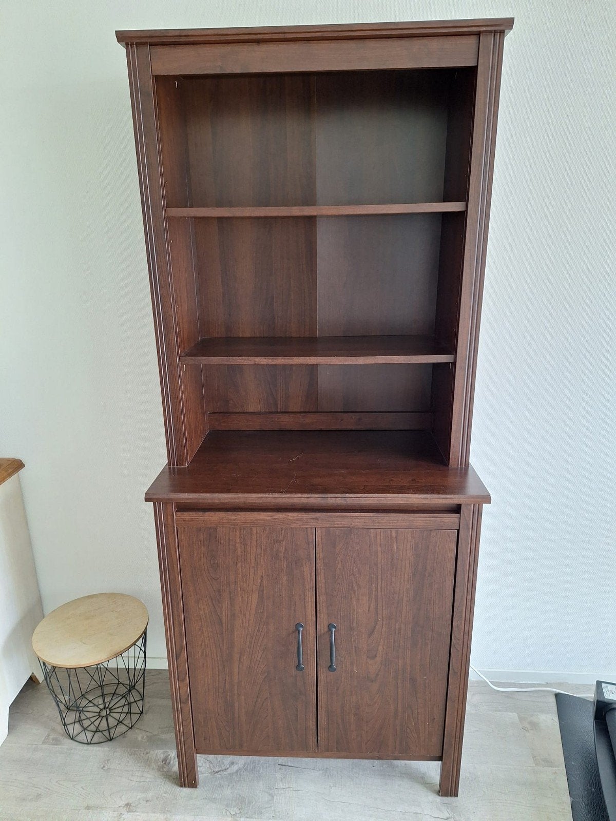 Mooie kast met planken en deurtjes, Ophalen, Gebruikt