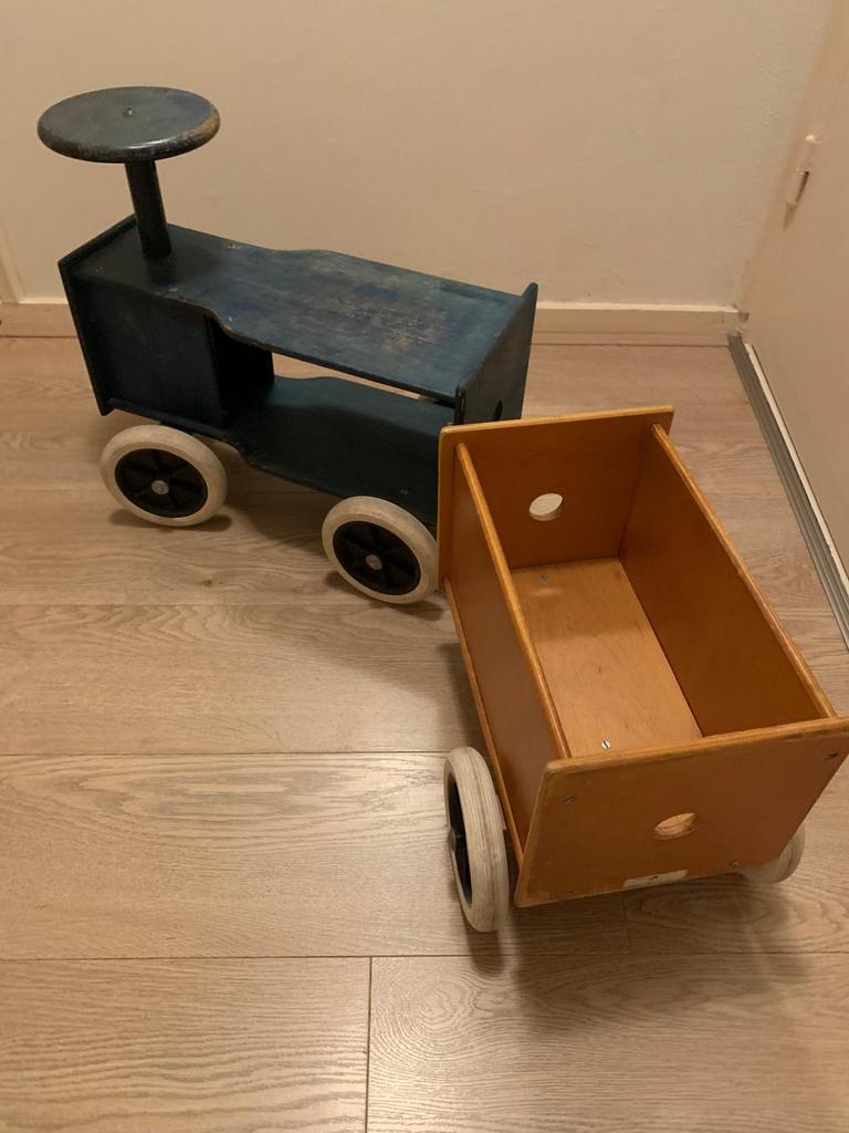 Vintage houten loopauto met aanhanger – retro speelgoed, Ophalen of Verzenden
