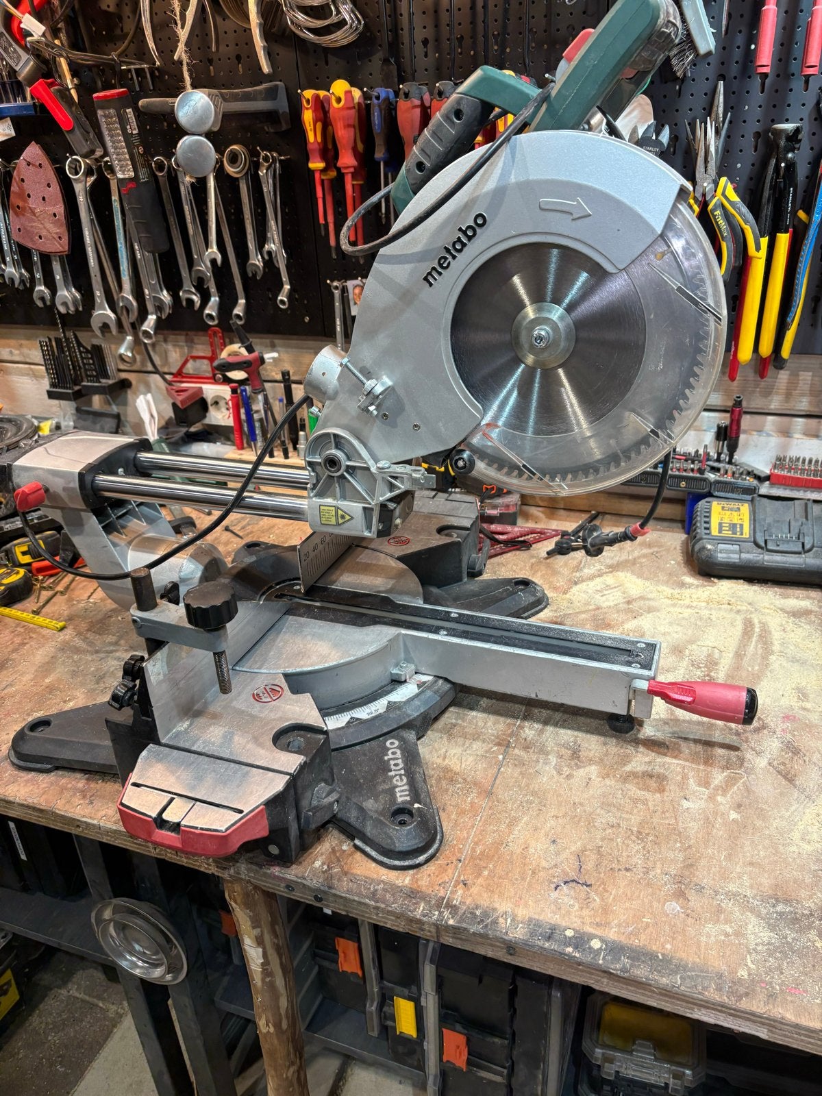 Metabo KGS 254 M Afkortzaag - Krachtig en Nauwkeurig, Doe-het-zelf en Verbouw, Ophalen, Gebruikt, 70 mm of meer, Afkortzaag