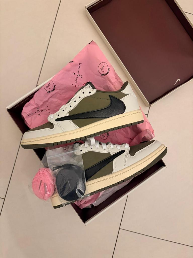 Nike Air Jordan 1 Low Travis Scott Medium Olive Nieuw, Overige kleuren, Nieuw, Ophalen of Verzenden, Sneakers of Gympen