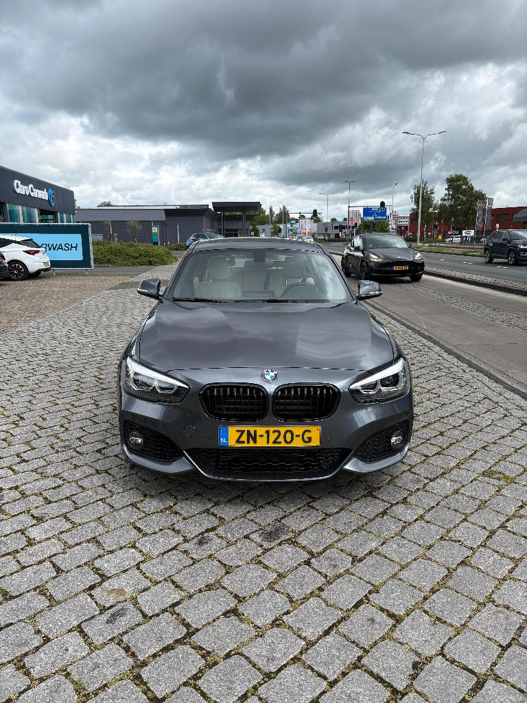 BMW 1-Serie 118i M-SPORT LEDER 136pk 2019 Grijs, Bluetooth, 650 kg, Particulier, 3 cilinders