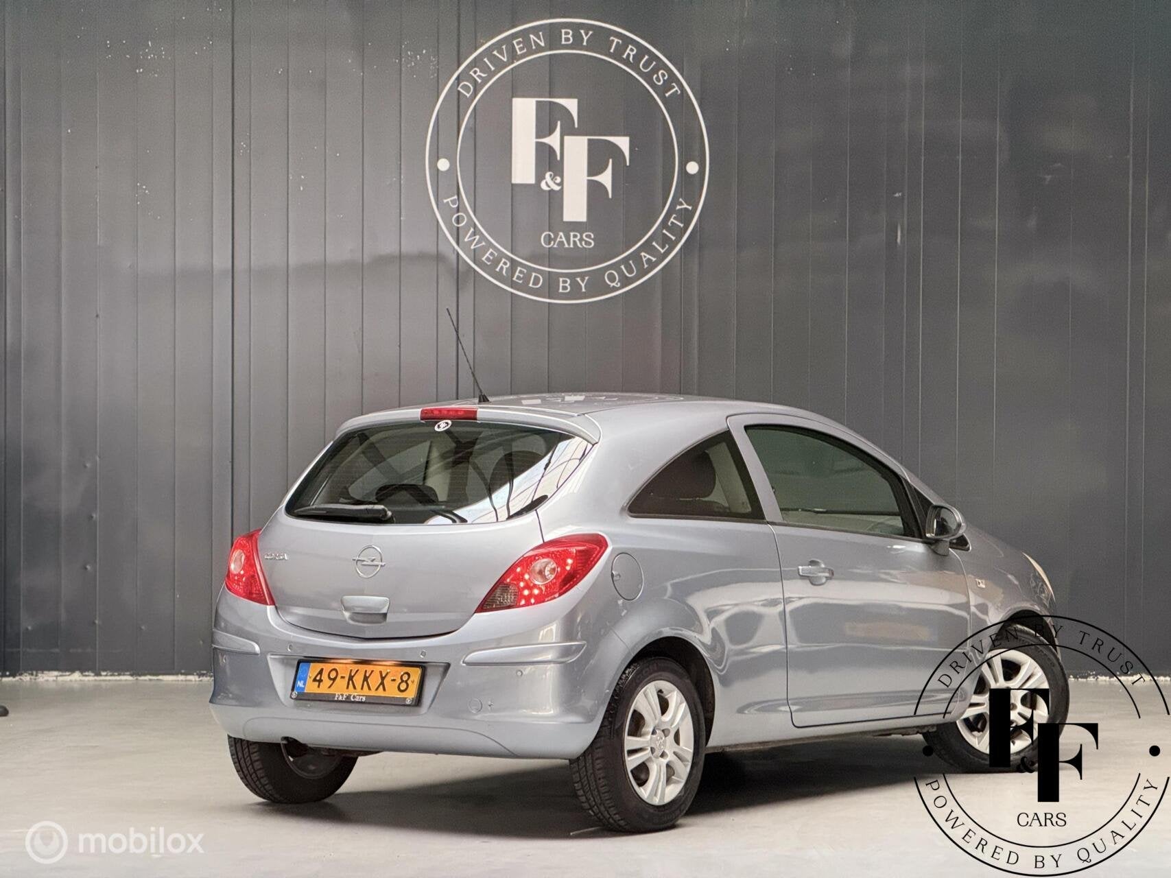 Opel Corsa 1.4-16V Cosmo| Vol Automaat | NAP | Cruise |Airco, Gebruikt, Zwart, 4 cilinders, 49 €/maand