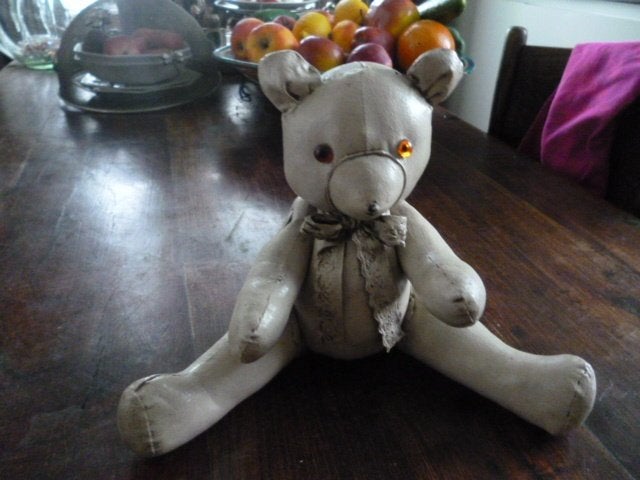 leuk oud beertje van zeildoek  20 cm, Verzamelen, Beren en Cherished Teddies, Zo goed als nieuw, Stoffen beer, Overige merken