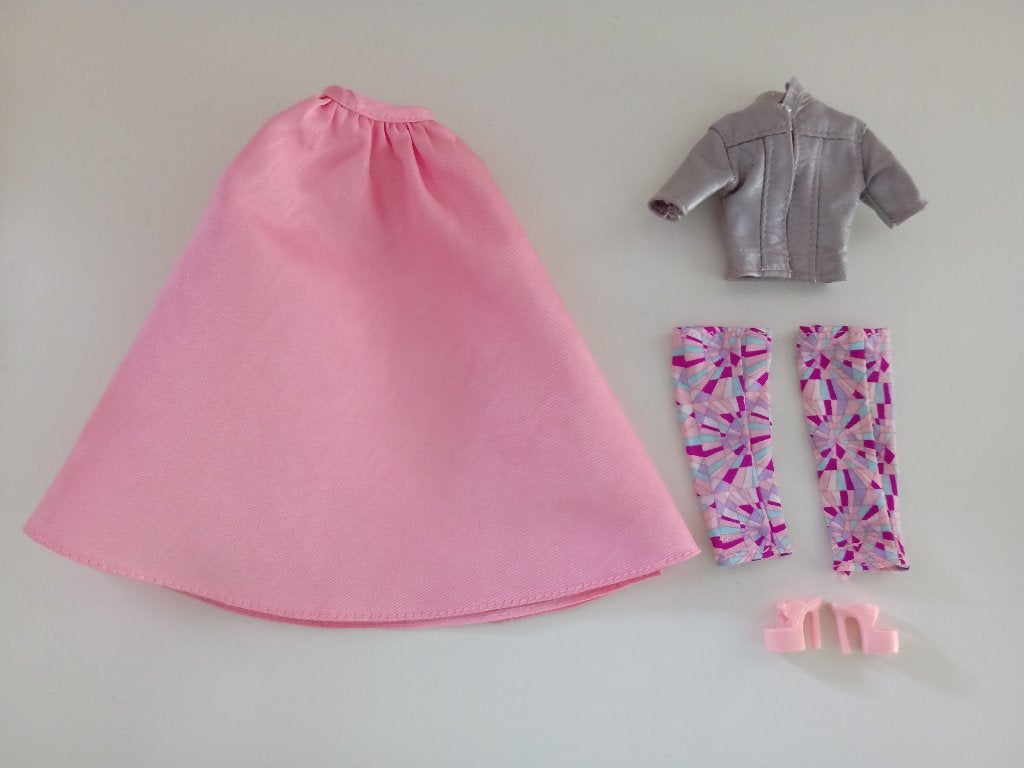 Kleding van Barbie Jewel Girl #28066 uit 2000, Ophalen of Verzenden, Gebruikt, Kleertjes