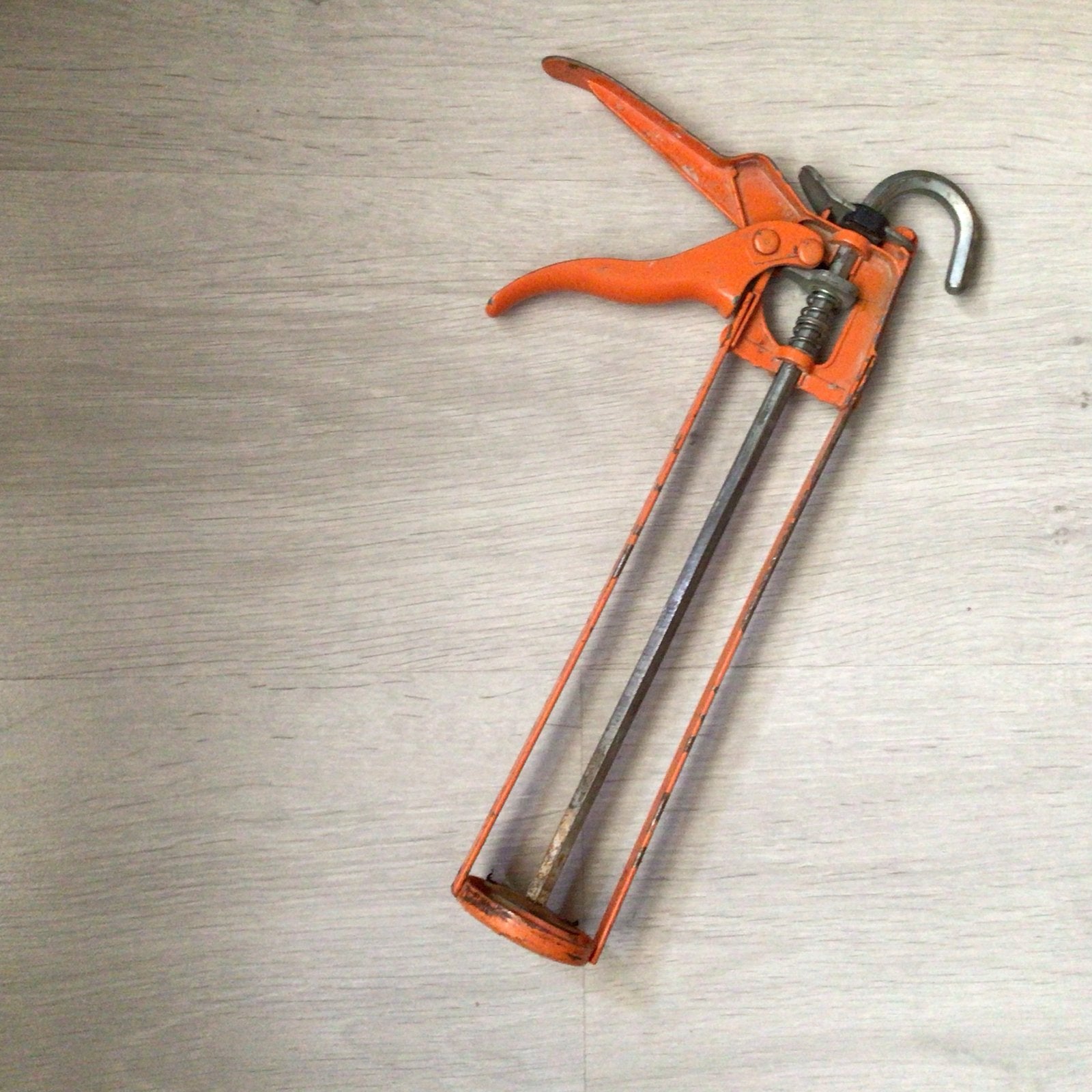 Gebruikte kitspuit - Oranje handgereedschap ophalen, Ophalen of Verzenden, Gebruikt, Kitspuit, Overige merken