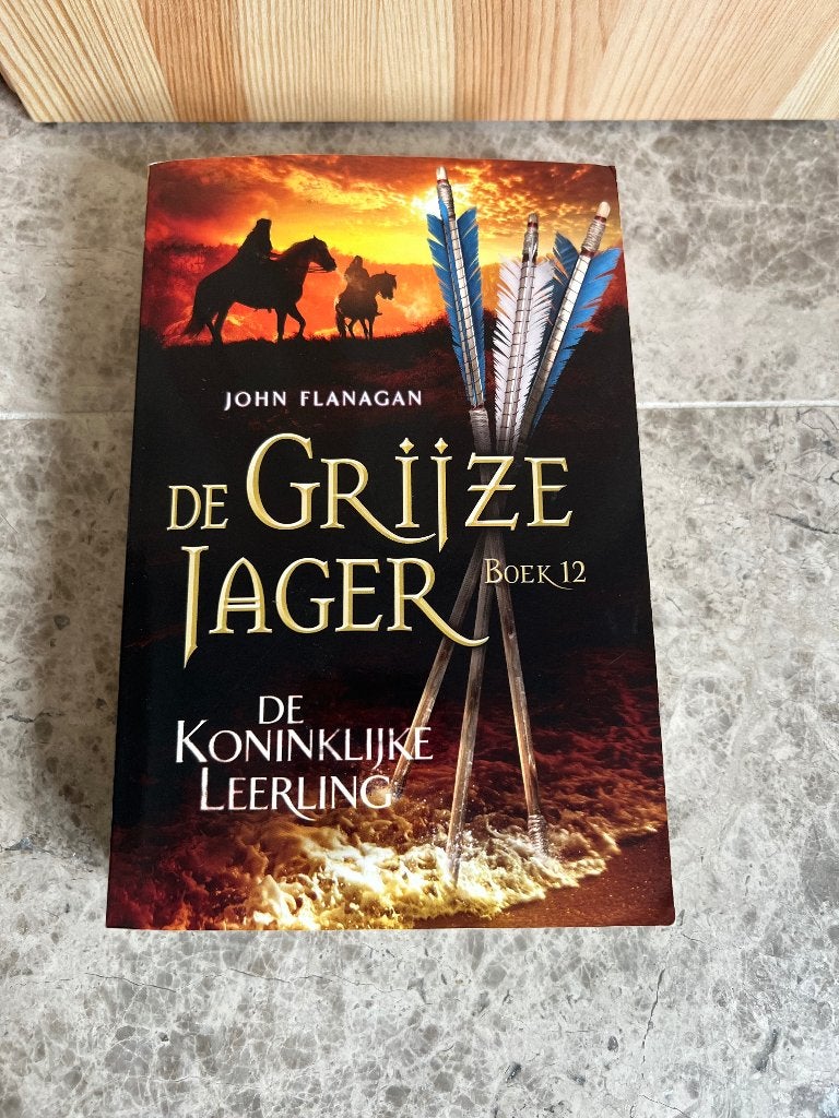 De Grijze Jager - deel 12 - De Koninklijke leerling, Ophalen of Verzenden, Gelezen, John Flanagan