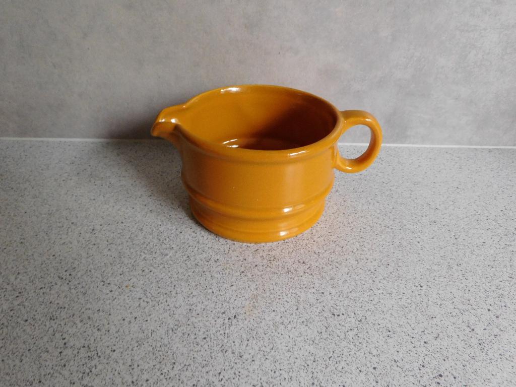 Saucière of Juskom 11.5x7 cm. N2060114 Jasba Mosterd Geel, Keramiek, Overige typen, Ophalen of Verzenden, Zo goed als nieuw