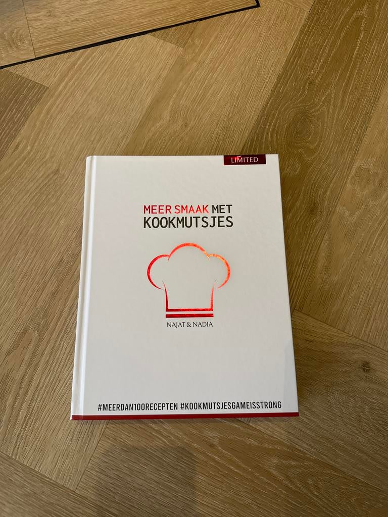 Kookboek: Meer Smaak met Kookmutsjes (Najat & Nadia), Boeken, Kookboeken, Ophalen of Verzenden, Zo goed als nieuw, Overige gebieden