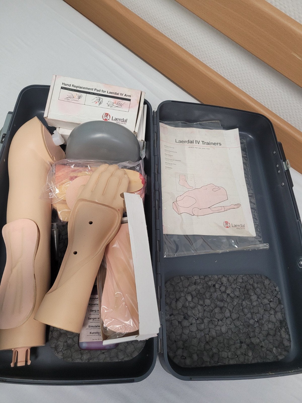 Laerdal infuus trainer arm, Diversen, Verpleegmiddelen, Ophalen of Verzenden