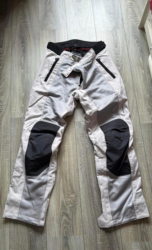 Dames zomer motorkleding merk Revit + veiligheidsvest., Motoren, Kleding | Motorkleding, Ophalen, Tweedehands, Dames, Broek | textiel