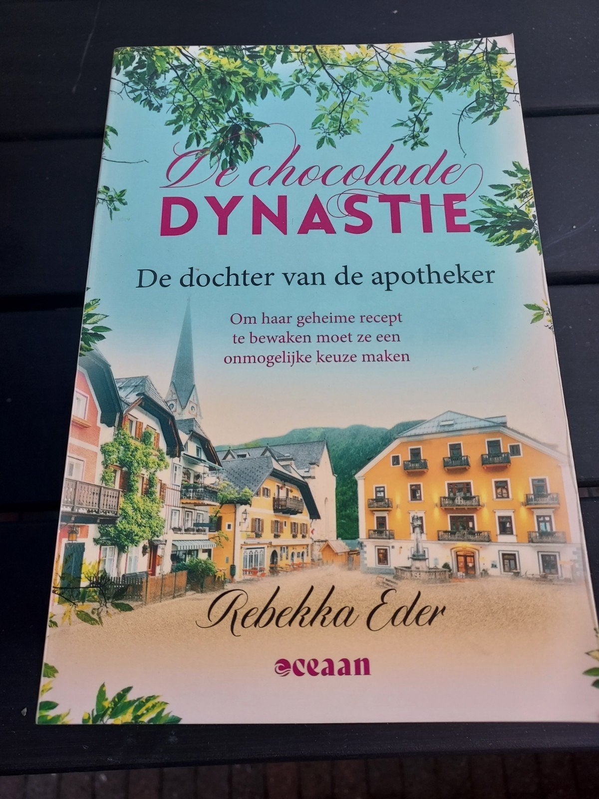 De Chocolade Dynastie - De dochter van de apotheker, Ophalen of Verzenden, Zo goed als nieuw, Rebekka Eder, Europa overig