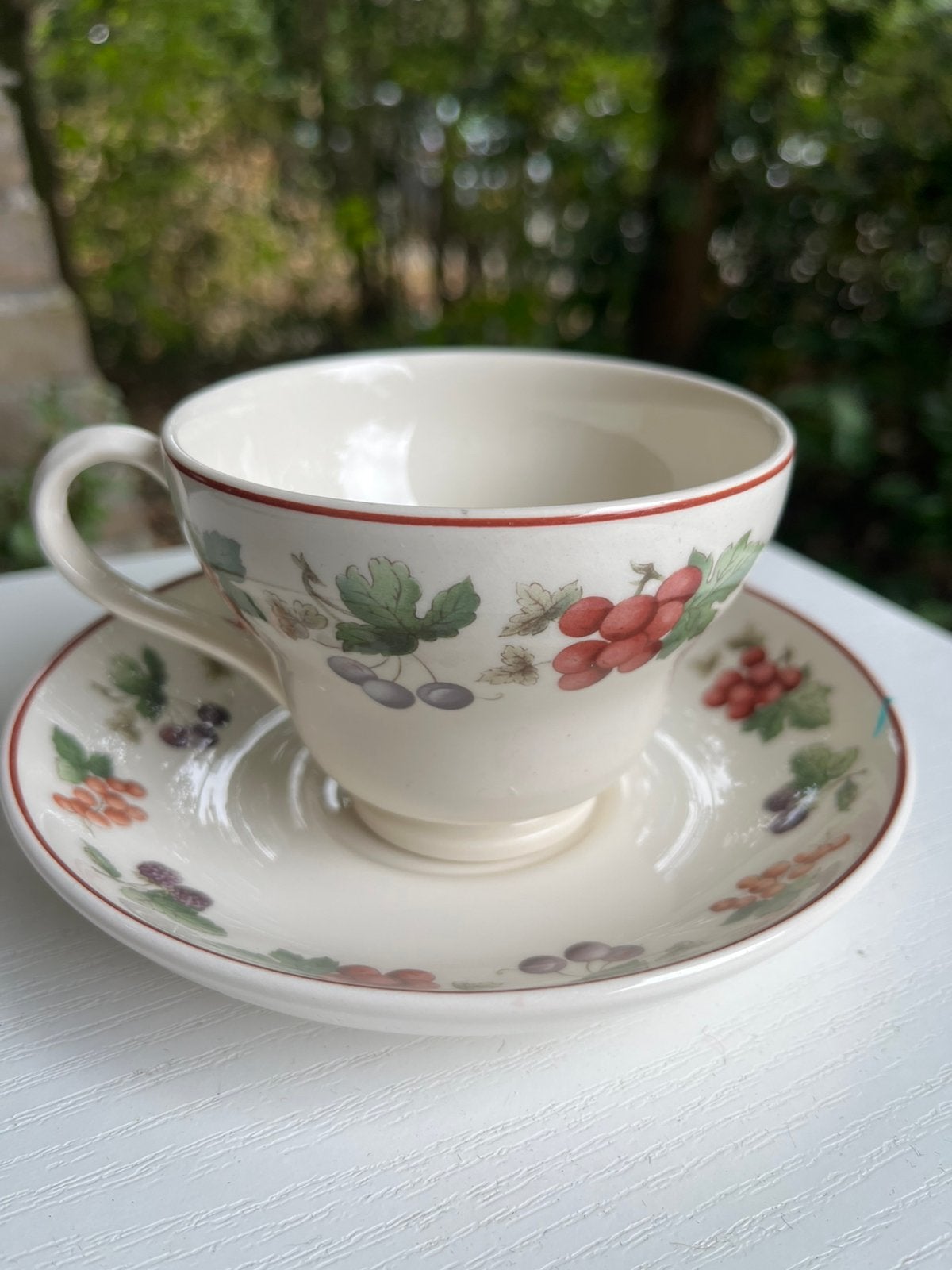 Wedgwood Provence Kop en Schotel – Queen’s Ware (ZGAN), Antiek en Kunst, Ophalen of Verzenden