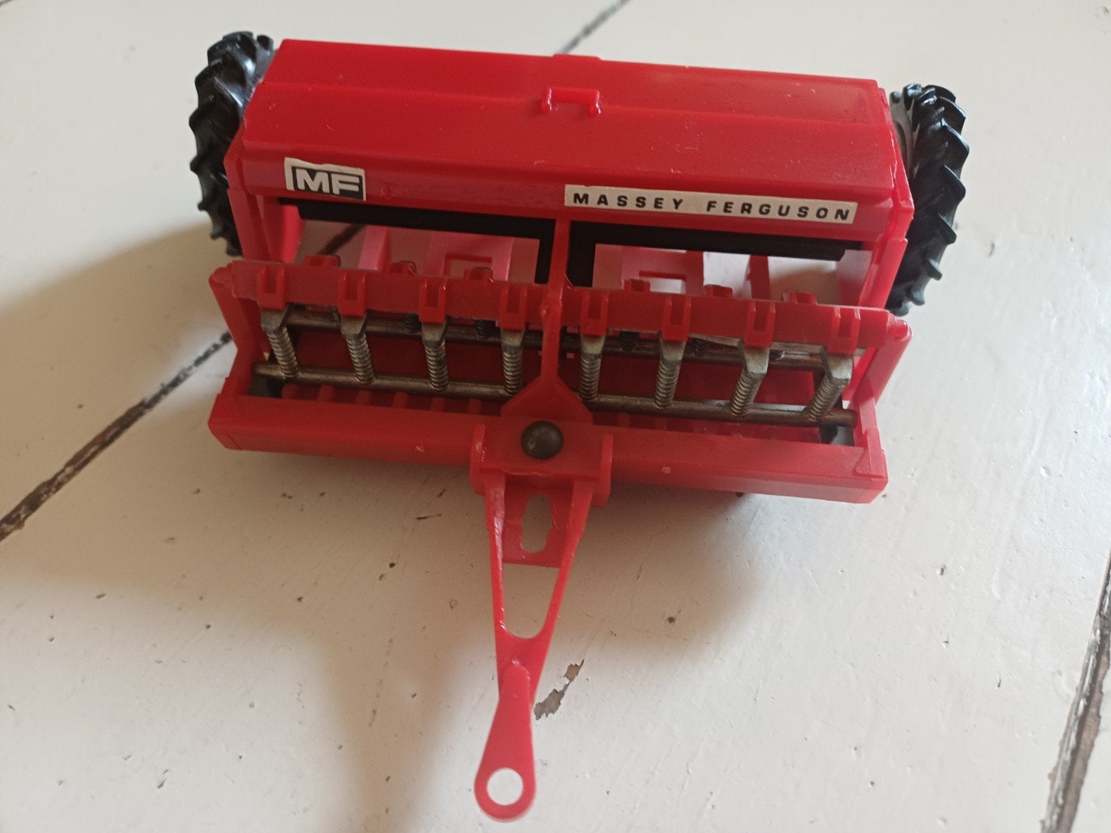 Vintage Britains Massey Ferguson zaaimachine speelgoed, Kinderen en Baby's, Speelgoed | Speelgoedvoertuigen, Ophalen of Verzenden