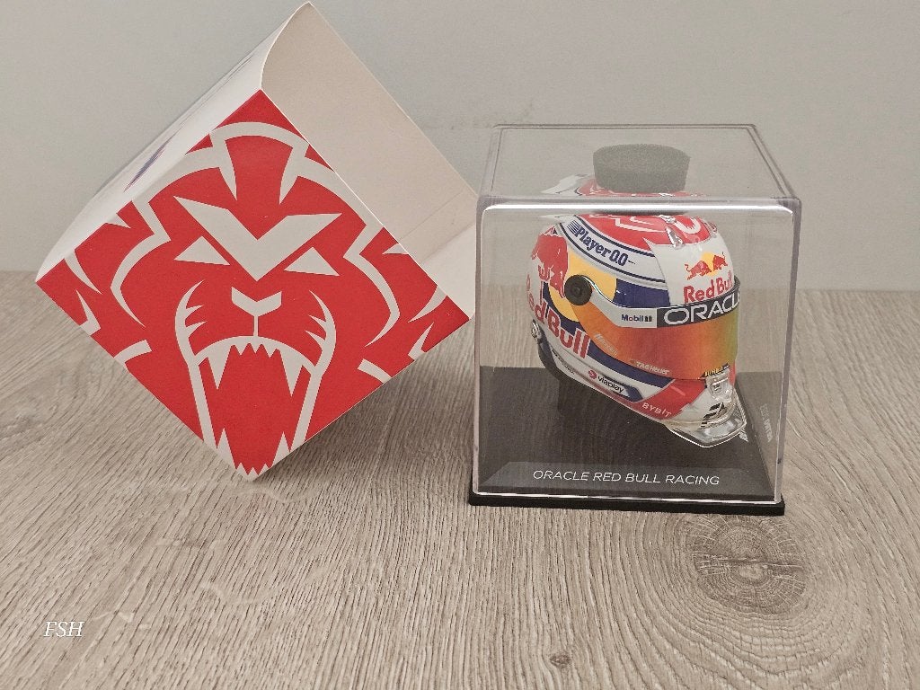 SALE: Helm 1:4, M. Verstappen # 1, Retro 2023. <NIEUWSTAAT>, Verzamelen, Ophalen of Verzenden, Nieuw, Formule 1