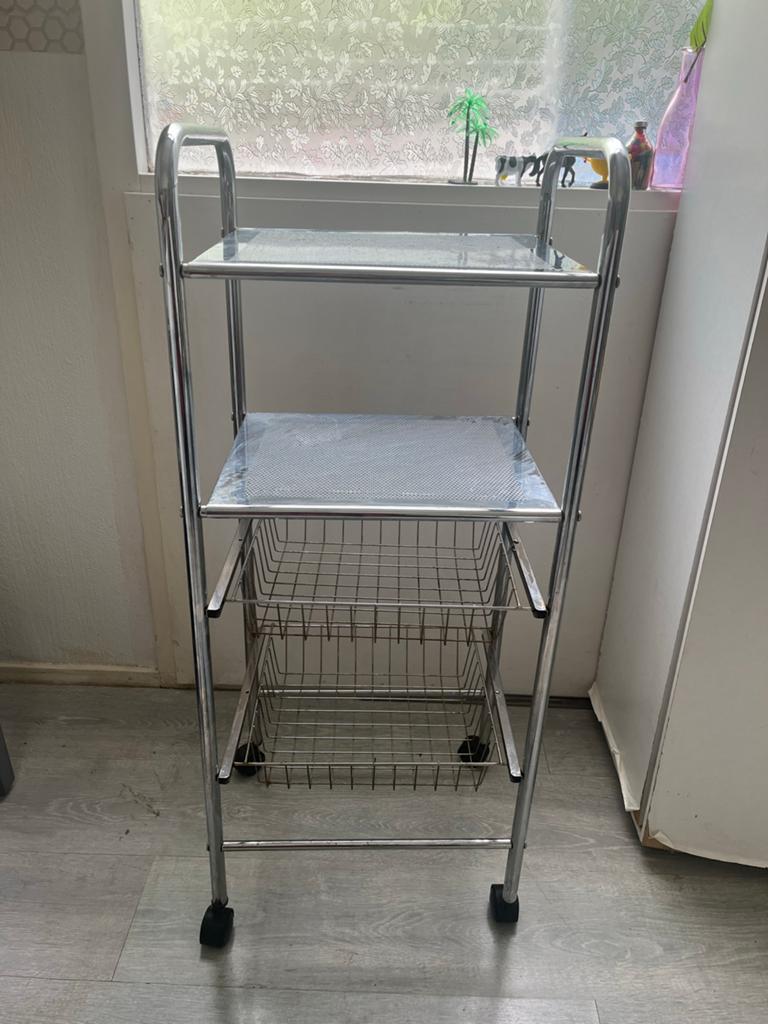 Verrijdbaar metalen rek met manden 37x97cm, Huis en Inrichting, Ophalen of Verzenden, Zo goed als nieuw
