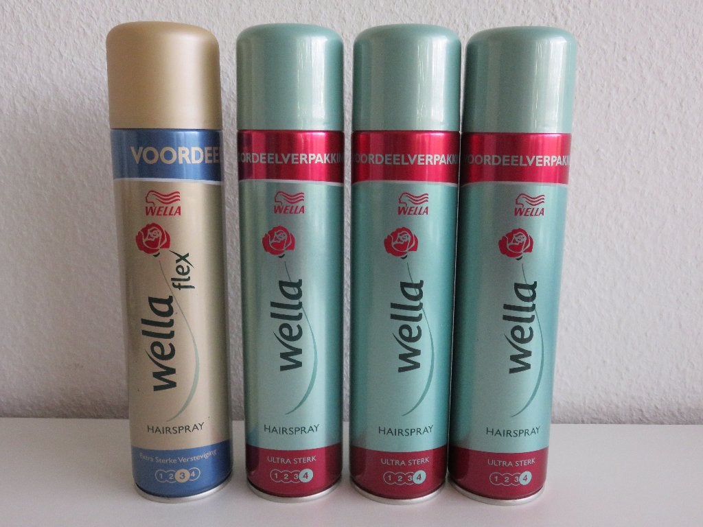 4 spuitbussen Wella haarlak, hairspray ultra sterk 4, Ophalen of Verzenden, Zo goed als nieuw, Gel, Wax, Haarlak of Mousse