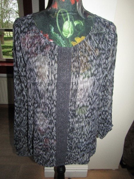 F1378 DEPT mt L nieuw blouse blouson zwart grijs chiffon, Verzenden, Zwart, Maat 42/44 (L), Nieuw