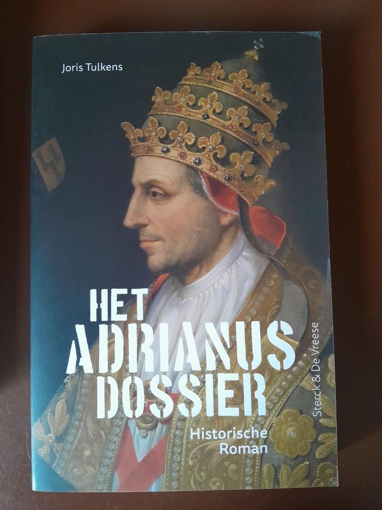 Joris Tulkens - Het Adrianus-dossier-nieuw, Boeken, Ophalen of Verzenden, Zo goed als nieuw, Joris Tulkens