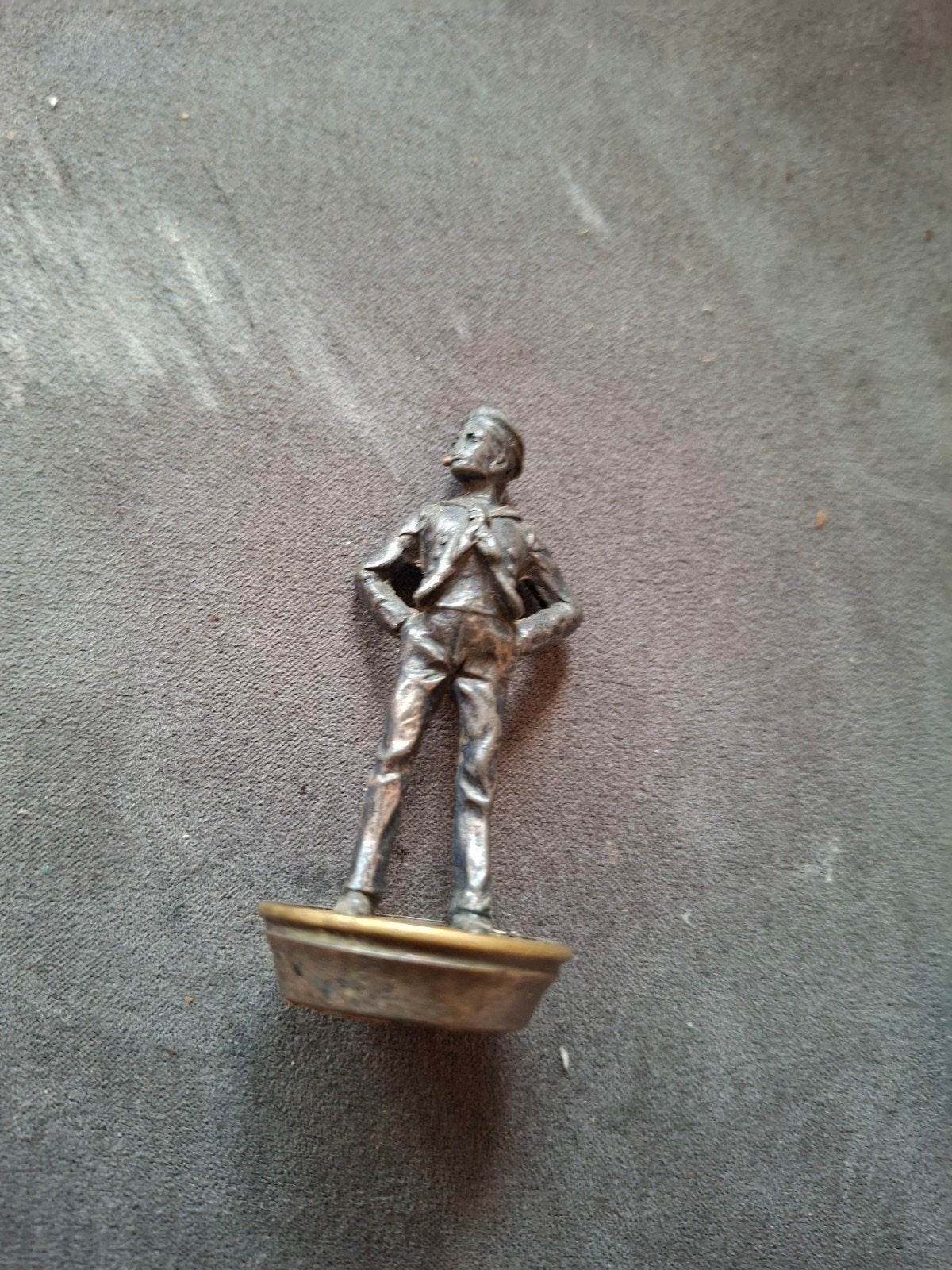 Vintage metalen beeldje van een matroos, Verzamelen, Ophalen of Verzenden, Gebruikt, Mens
