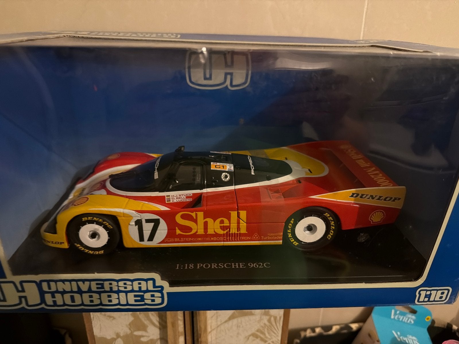 Universal Hobbies 1:18 Porsche 962C - Shell #17, F, Nieuw, Ophalen of Verzenden, F