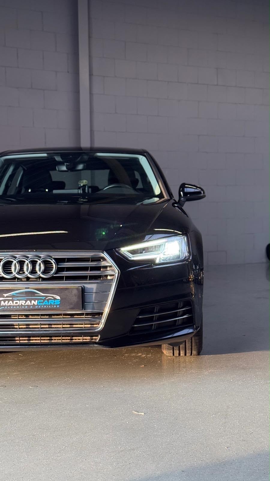 Audi A4 2.0 Tfsi Mhev 190pk S Tronic 2017 Zwart, Auto's, 1984 cc, Parkeersensor, A4, Zwart