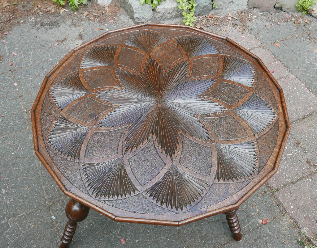 Antieke Friese tafel houtsnijwerk, Antiek en Kunst, Antiek | Meubels | Tafels, Ophalen