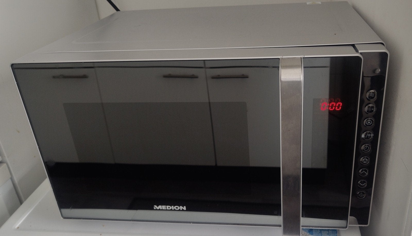 De MEDION roestvrijstalen magnetron heeft een zwarte glazen, Witgoed en Apparatuur, Magnetrons, Ophalen of Verzenden