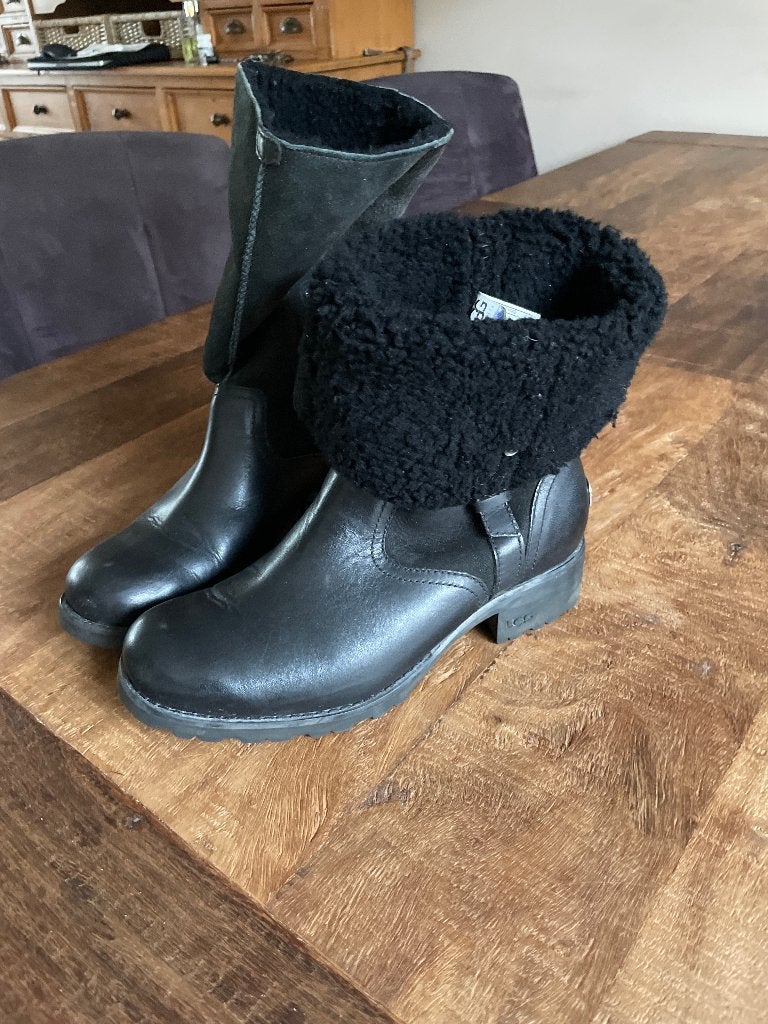 Warme ugg laarsjes zgan maat 39, Kleding | Dames, UGG, Zwart, Lage of Enkellaarzen, Ophalen of Verzenden